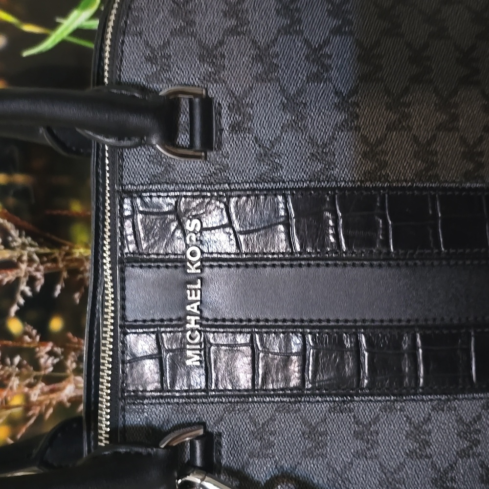 Michael Kors Cindy Dome Satchel Black Gray MK Monogram Crossbody Bag COA - Picture 4 of 13